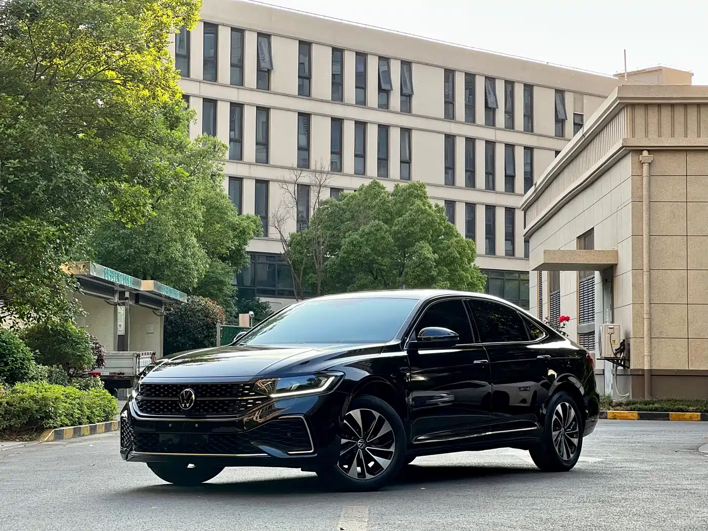 Volkswagen Passat 2023 Facelift 330TSI Starlight Elite Edition