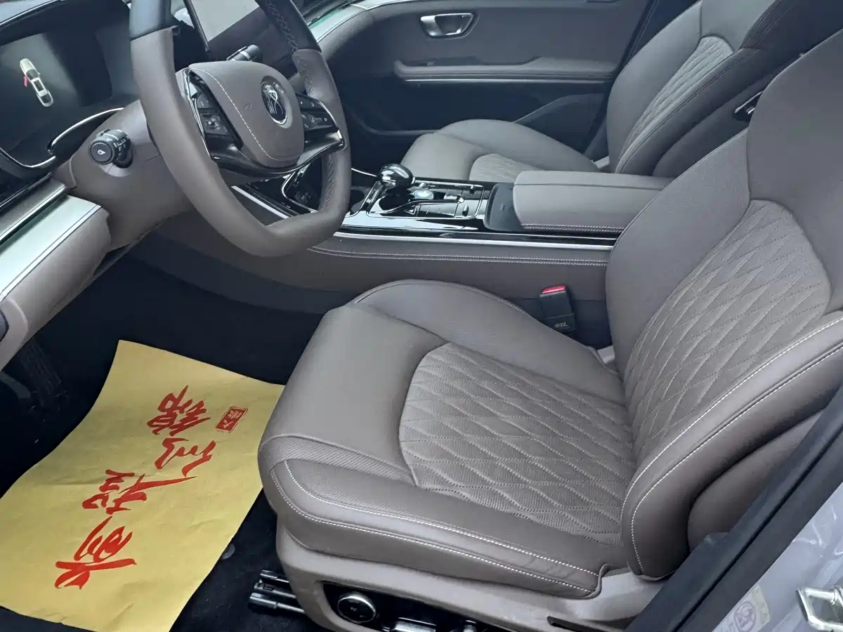 BYD Han 2025 DM-i Smart Driving Edition 125KM Honor фото 4