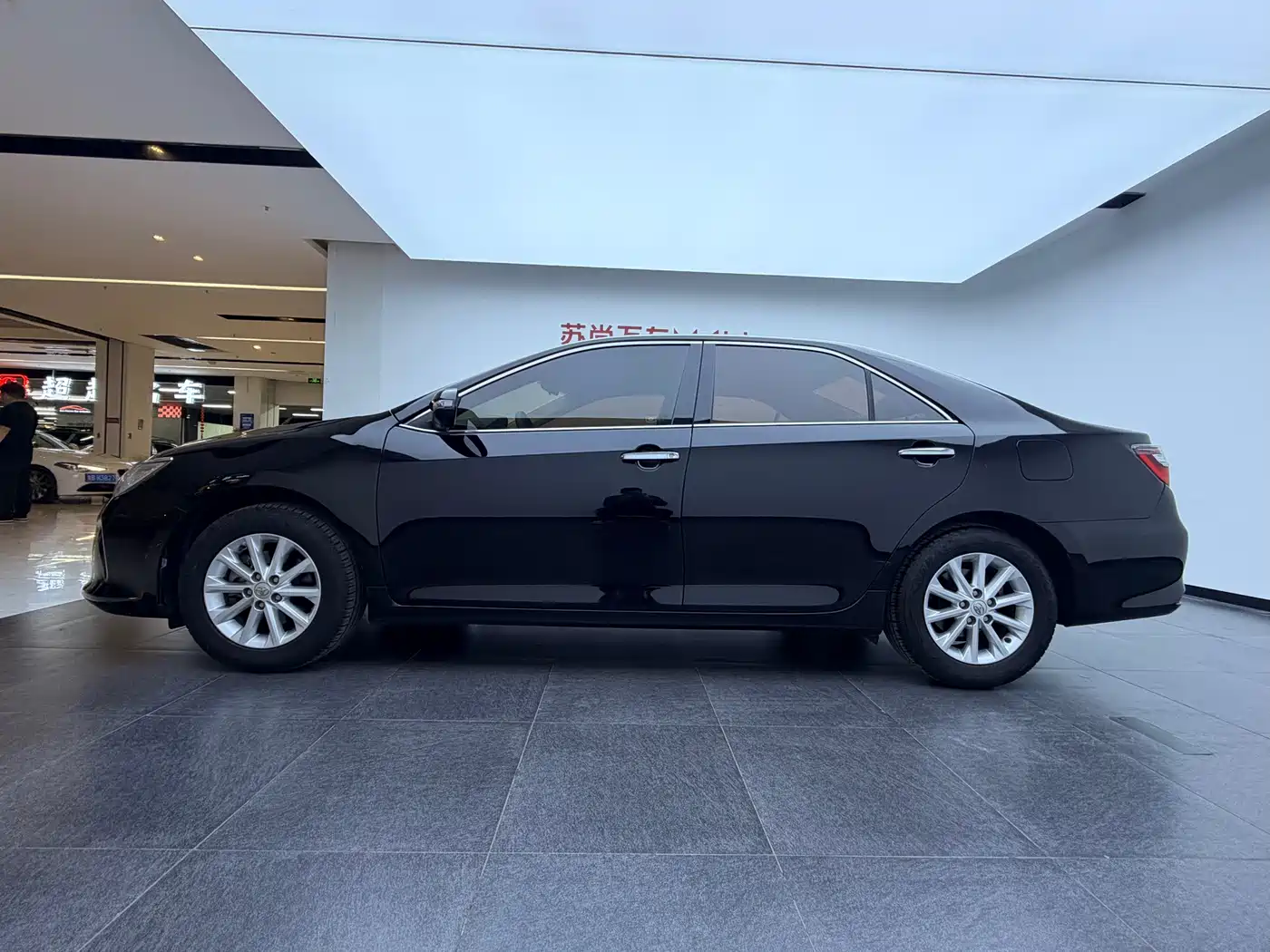 Toyota Camry 2015 2.0E Elite Edition фото 4