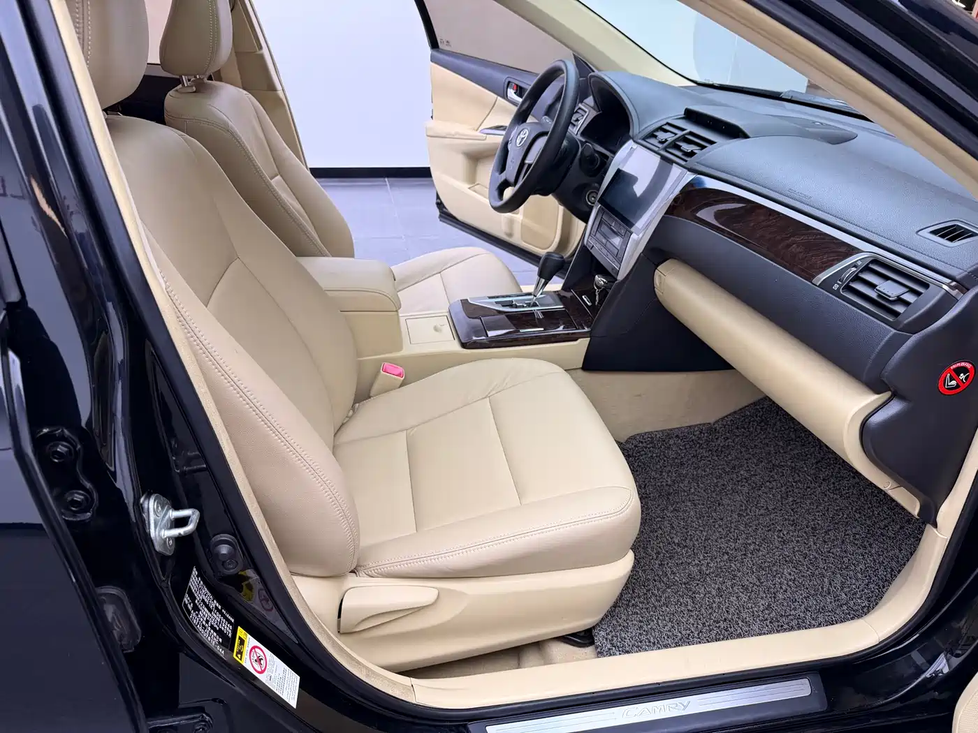 Toyota Camry 2015 2.0E Elite Edition фото 16