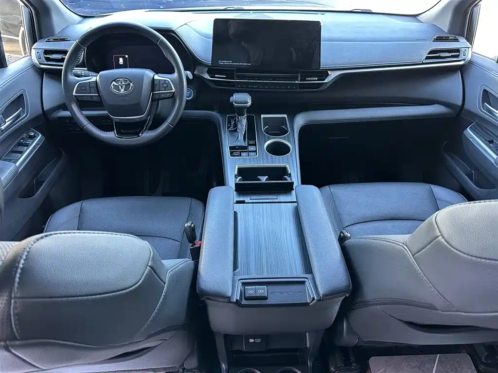Toyota Sienna 2023 2.5L Hybrid Ultimate Edition фото 13