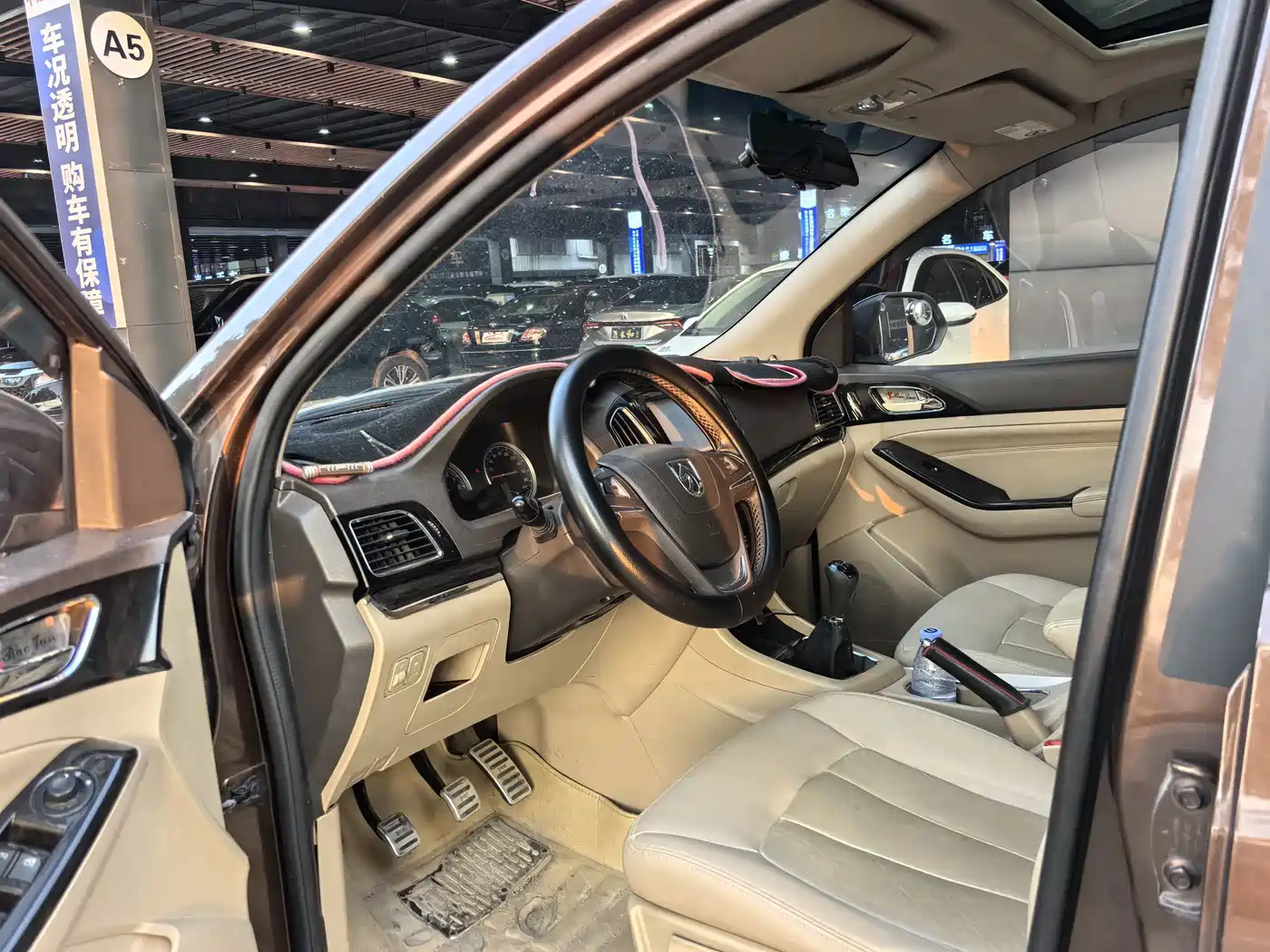 Baojun 730 2015 2015 1.8L Manual Luxury Navigation ESP Edition 7-seater