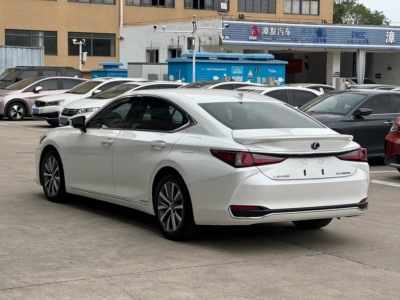 Lexus ES 2018 300h Excellence Edition China V фото 9