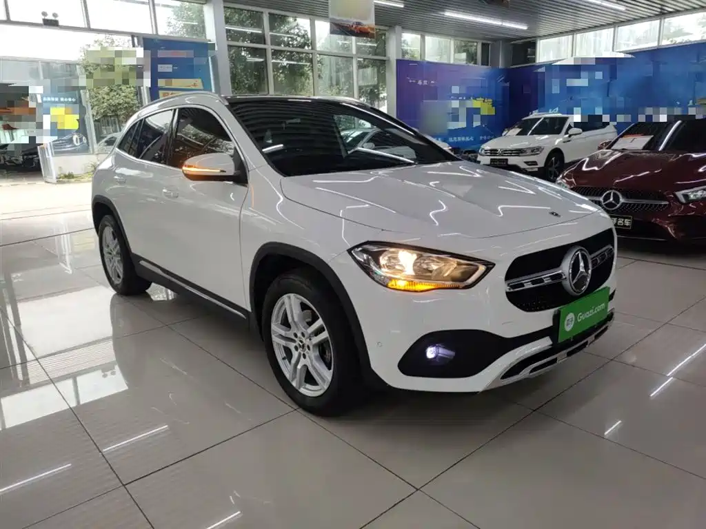 MERCEDES-BENZ GLA