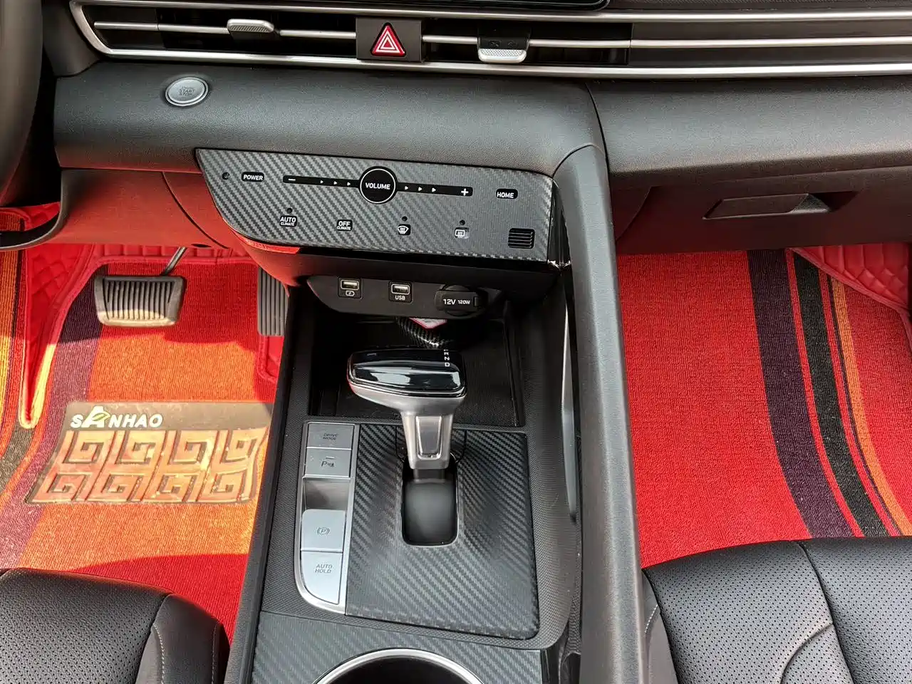 Hyundai Elantra 2022 1.5L CVT LUX Premium Edition фото 15