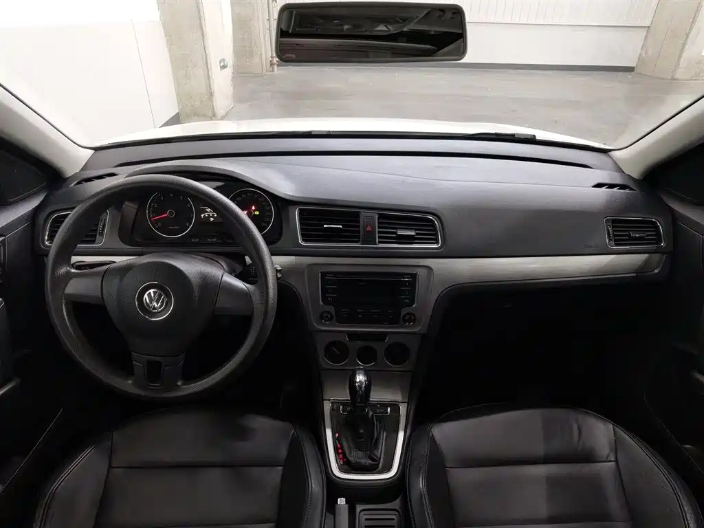 Volkswagen Lavida 2013 Facelift Classic 1.6L Automatic Comfort фото 5