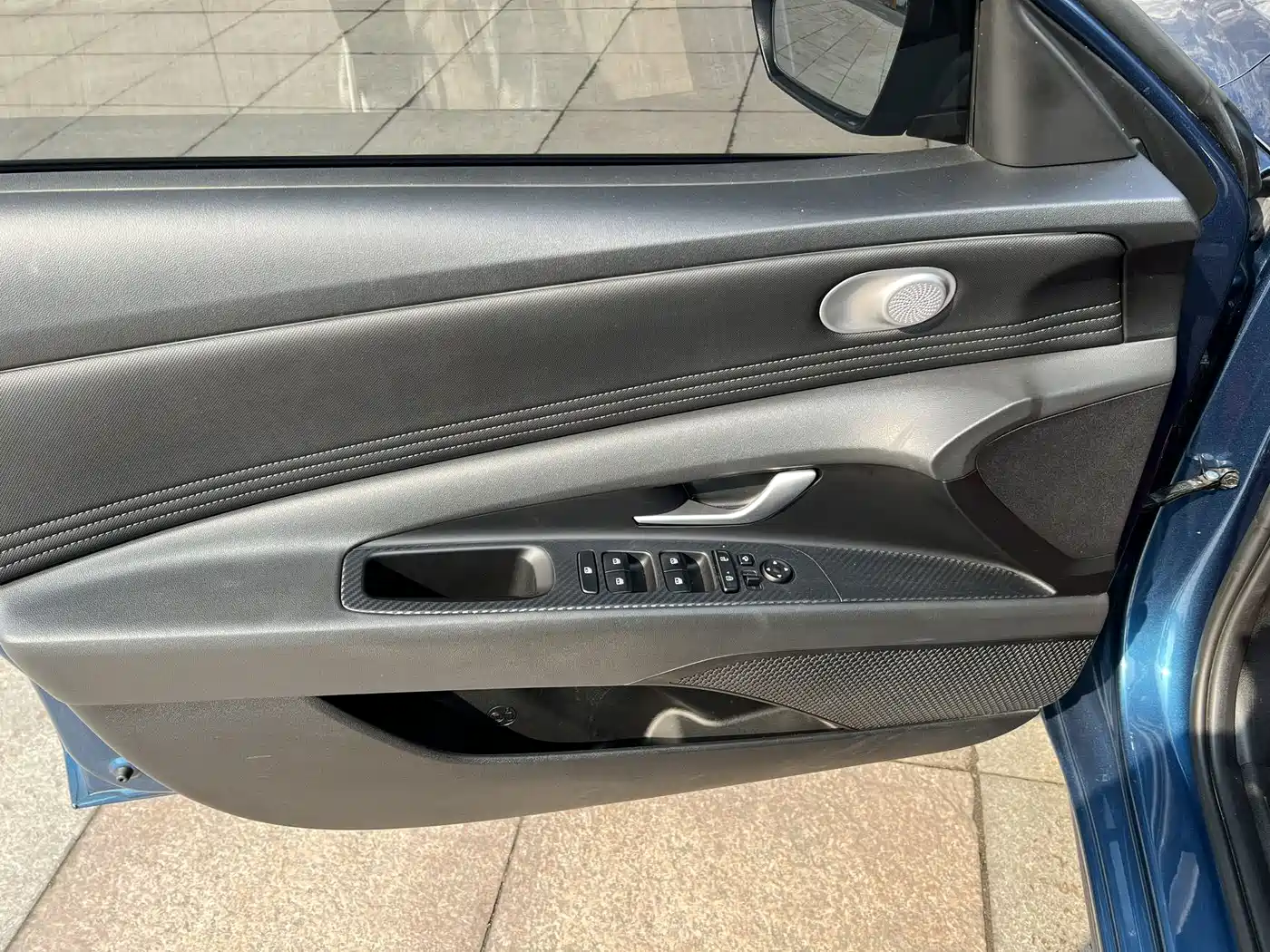 Hyundai Elantra 2022 1.5L CVT LUX Premium Edition фото 17