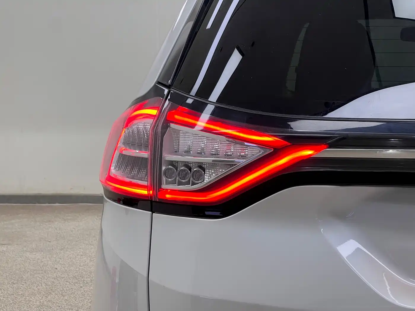 Ford Edge 2019 2018 EcoBoost 245 FWD Luxury 7-seater China V