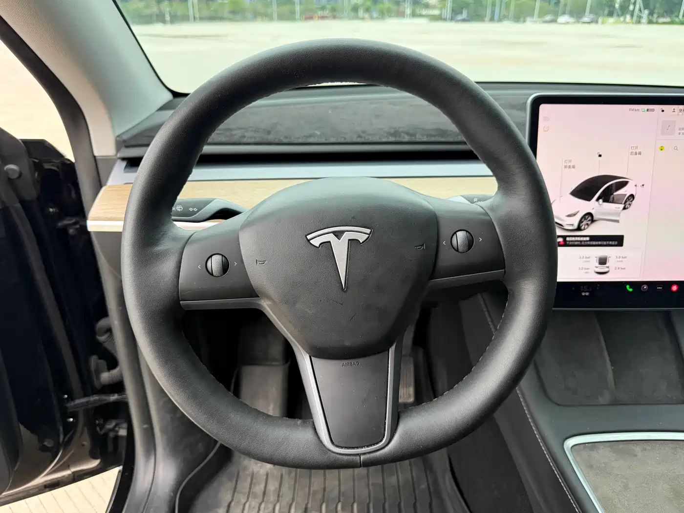 TESLA MODEL Y