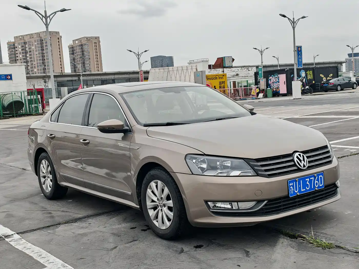 Volkswagen Passat 2014 1.8TSI DSG Luxury Edition фото 3