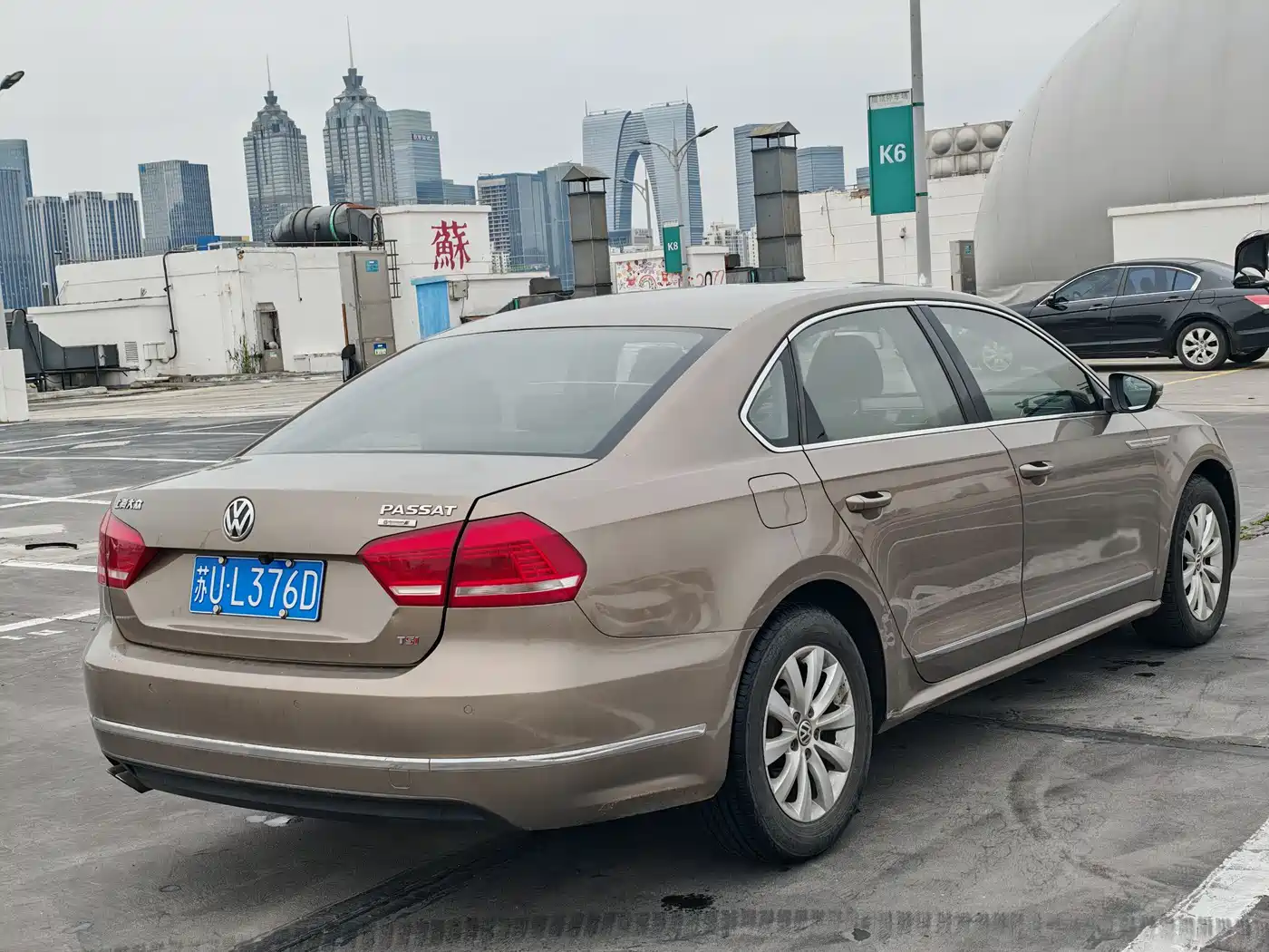 Volkswagen Passat 2014 1.8TSI DSG Luxury Edition фото 4