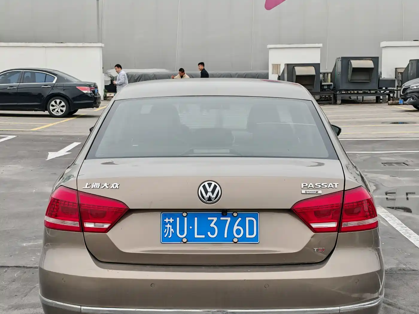 Volkswagen Passat 2014 1.8TSI DSG Luxury Edition фото 5