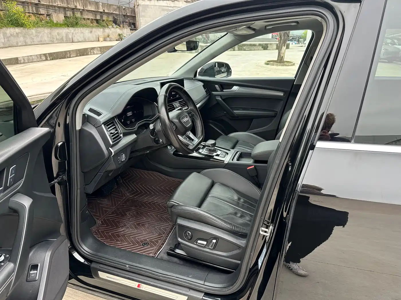 Audi Q5L 2024 Model 40 TFSI Luxury Dynamic фото 4