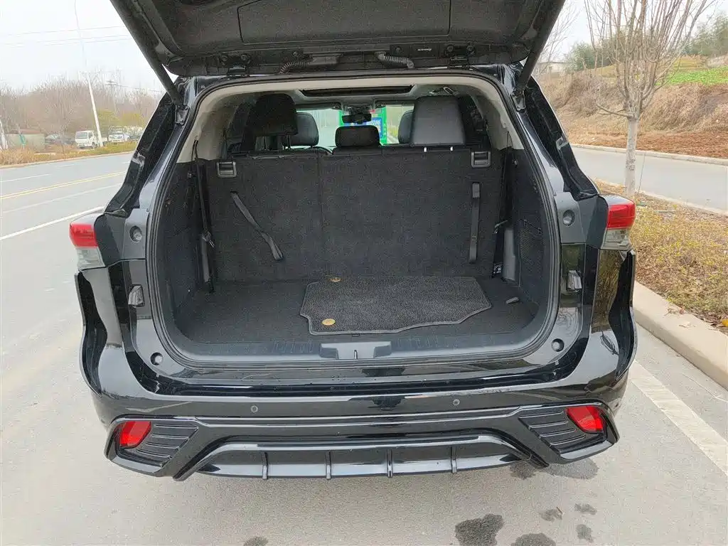 TOYOTA HIGHLANDER