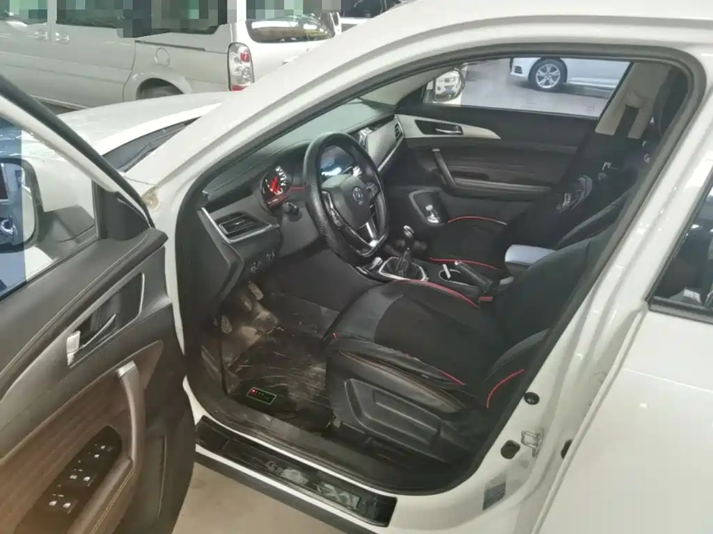 Changan CS35 PLUS 2018 2018 1.6L Manual Smooth Connect China V