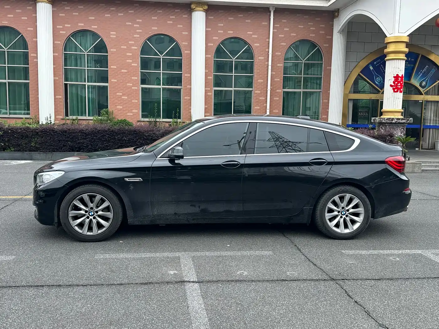 BMW 5 Series GT 2015 528i Leading фото 7