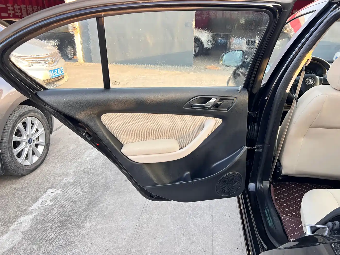 Volkswagen Lavida 2013 Classic 1.6L Manual Style Edition фото 12