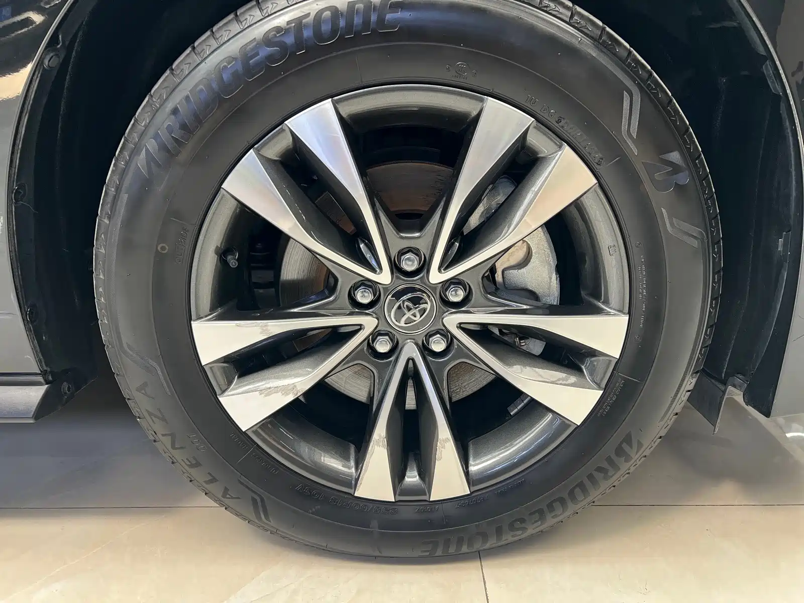 Фото 18 - Toyota Granvia