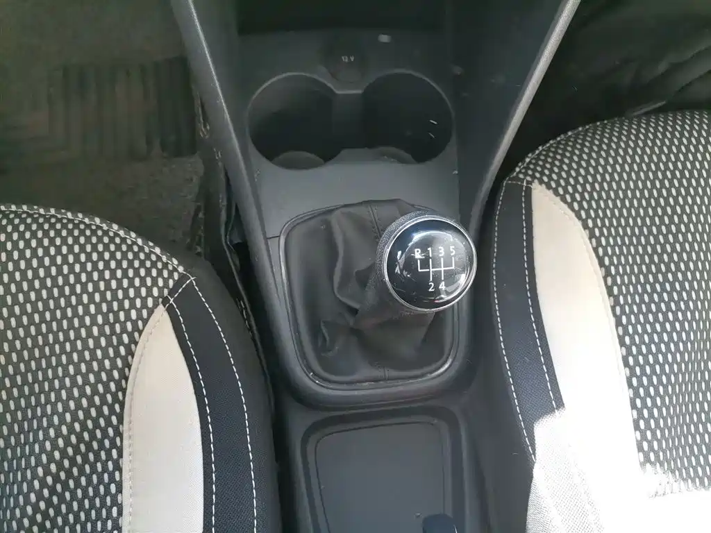 Volkswagen Polo 2016 1.4L Manual Trend фото 14