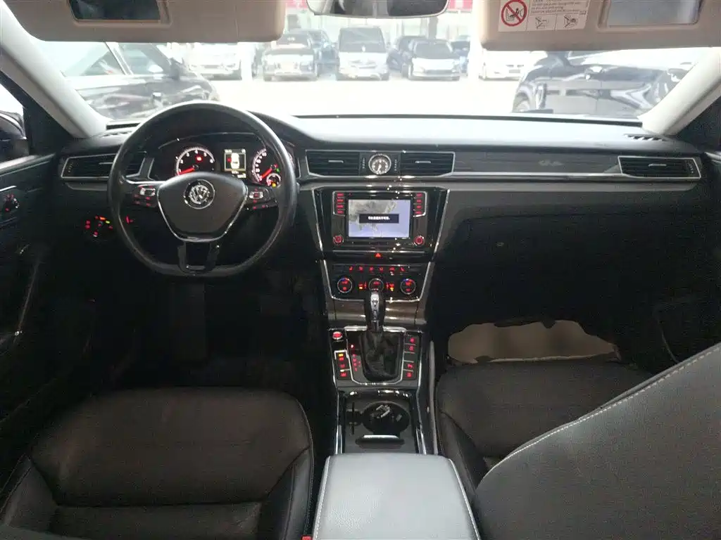 Volkswagen Passat 2017 330TSI DSG Luxury фото 10
