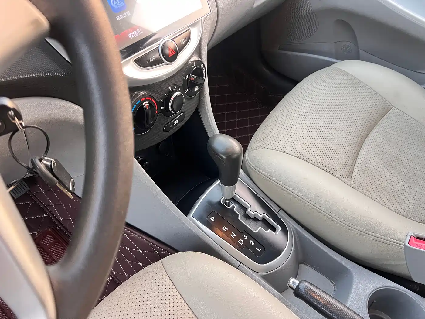 Hyundai Verna 2014 1.4L Automatic Smart GLS фото 8