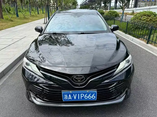 Toyota Camry 2018 2.5G Luxury Edition — фото 2