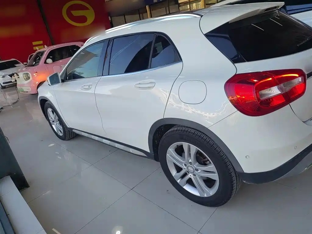 Mercedes-Benz GLA 2016 GLA 200 Dynamic фото 4