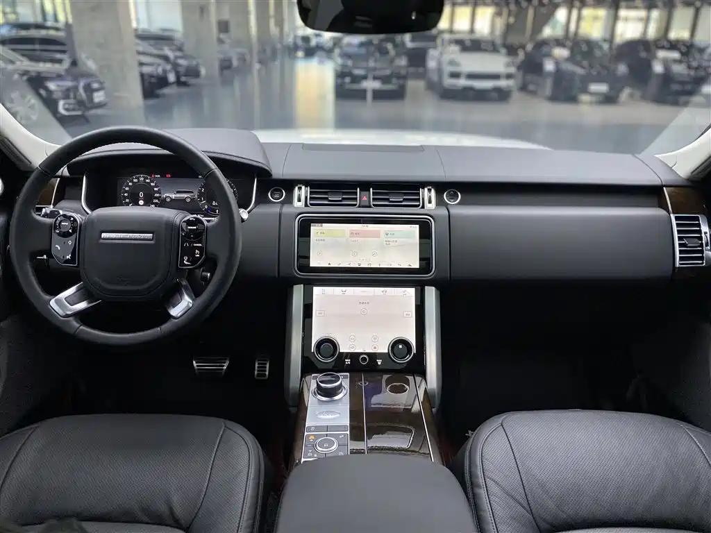 Land Rover Range Rover 2022 3.0 L6 400PS Heritage Extended Classic Edition фото 13