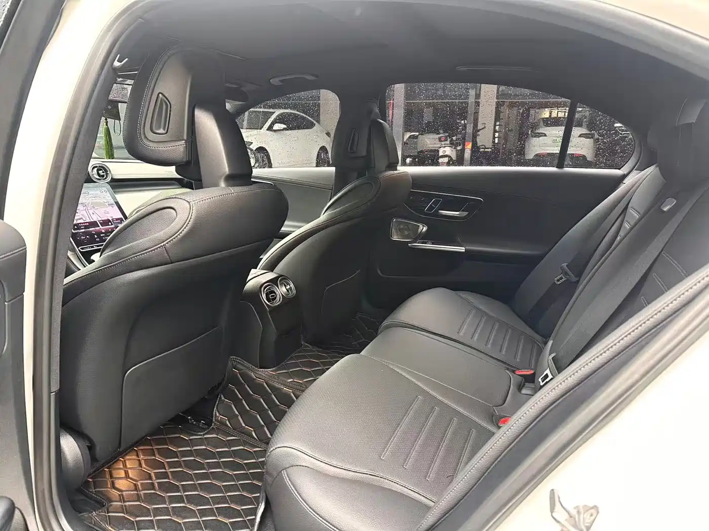 Mercedes-Benz C-Class 2023 Facelift C 260 L Night Sport Edition фото 11