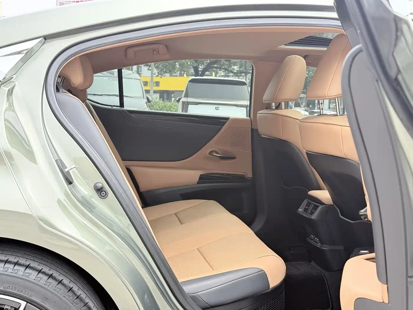 Lexus ES 2021 300h Luxury Edition фото 9