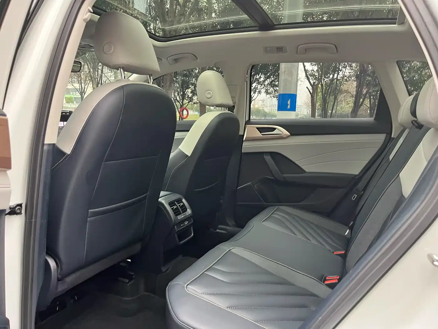 Volkswagen Tharu 2023 300TSI 2WD Full Moon Edition фото 9