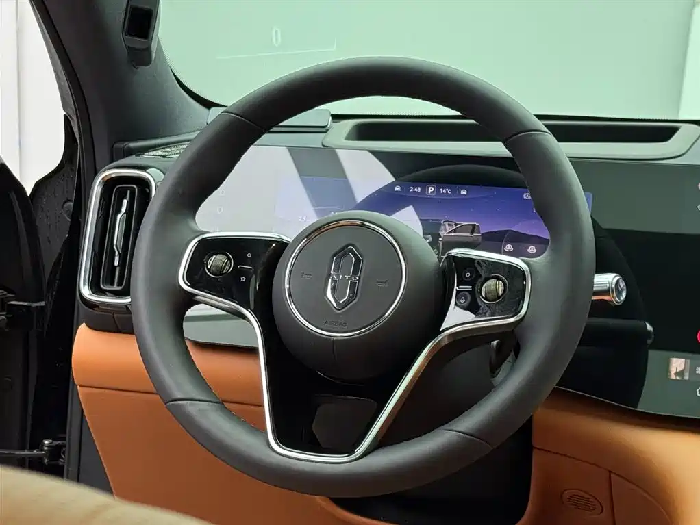 AITO Wenjie AITO M8 2025 Range Extender Max+ Edition 53.4kWh 5-seater фото 12