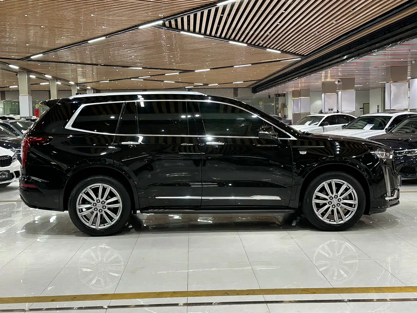 CADILLAC XT6