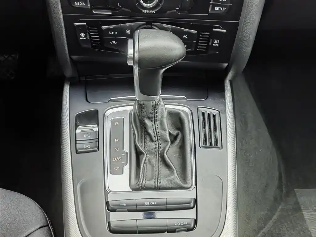 Audi A4L 2013 35 TFSI Automatic Standard фото 13