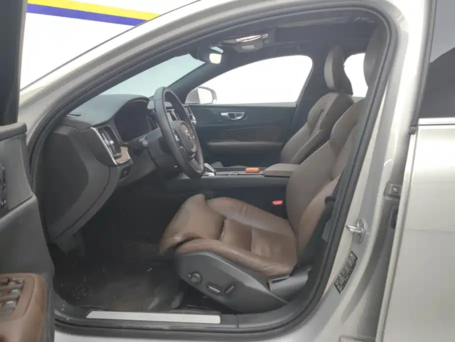 Volvo S60 2024 2025 B4 Smart Elite Luxury Edition