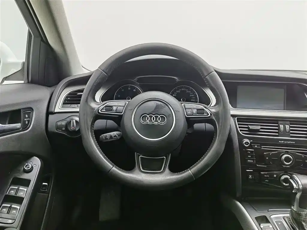 Audi A4L 2013 35 TFSI Automatic Standard фото 11