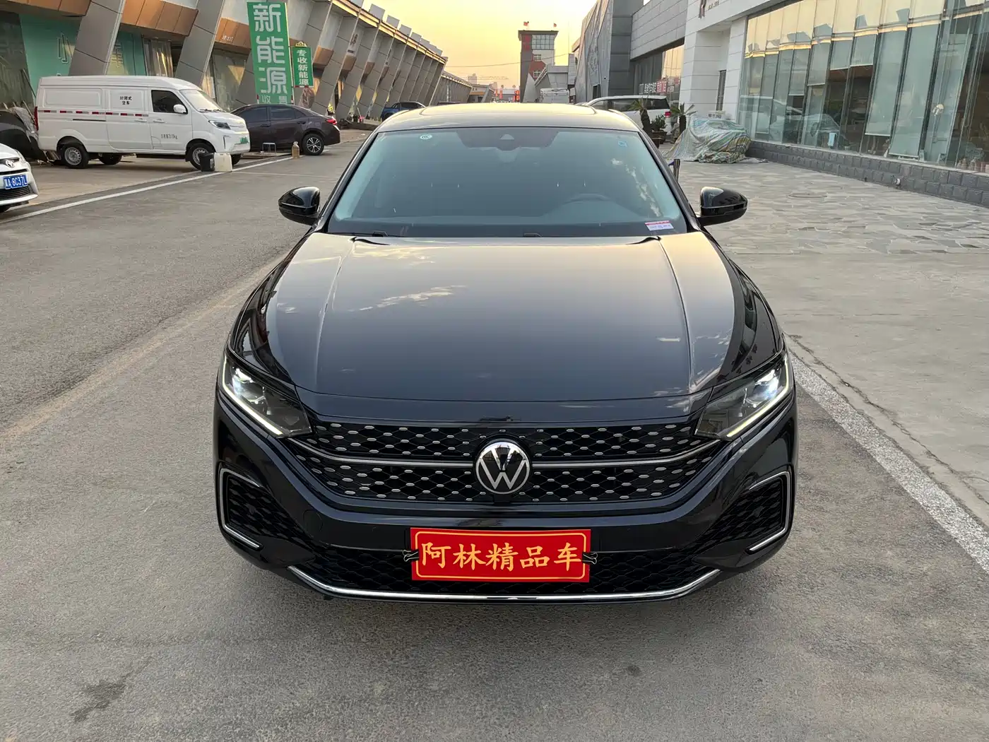 Volkswagen Passat 2022 330TSI Starlight Luxury Edition фото 3