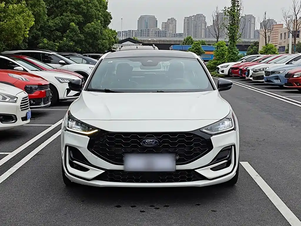 Ford Focus 2023 2022 Sedan EcoBoost 180 Automatic ST Line