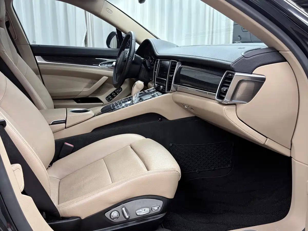 Porsche Panamera 2013 Panamera 4 Platinum Edition 3.6L фото 12
