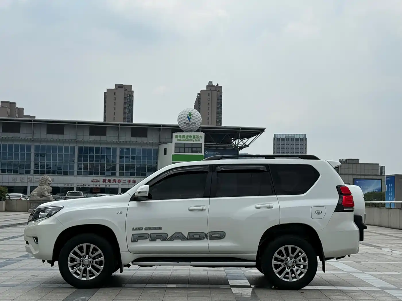 Toyota Prado 2019 2018 3.5L Automatic TX-L NAVI Rear-mounted Spare Tire