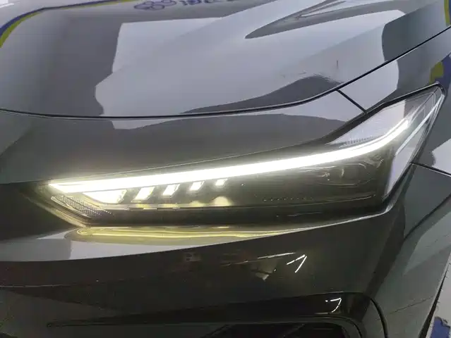 Changan UNI-V 2025 2.0T Sport Version — фото 5