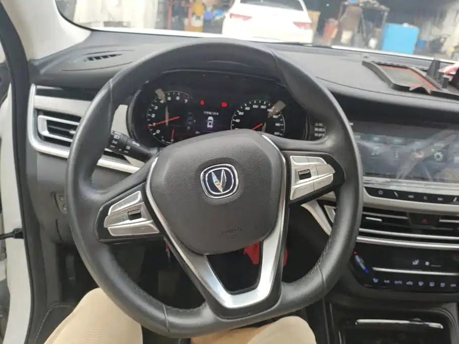 Changan CS35 PLUS 2018 2018 1.6L Manual Smooth Connect China V