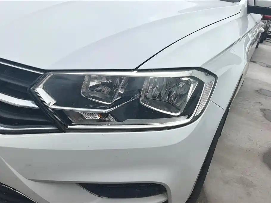 Volkswagen Bora 2017 1.6L Manual Comfort Edition фото 5