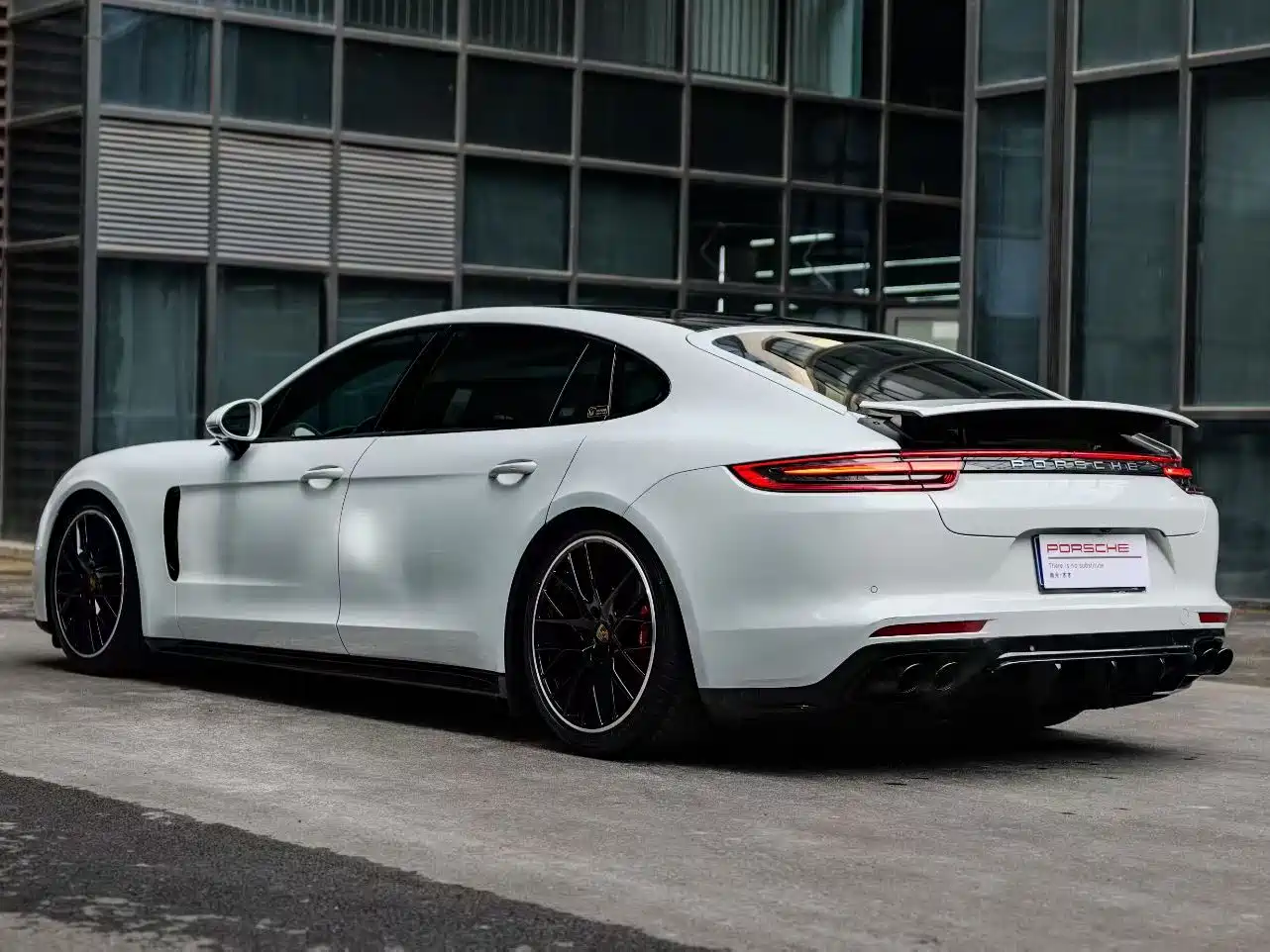 Porsche Panamera 2017 Panamera 4 Executive Long Wheelbase 3.0T фото 3
