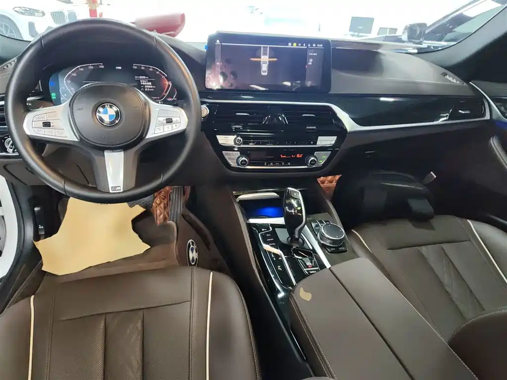 BMW 5 Series 2022 Model Second Facelift 525Li M Sport Package фото 10