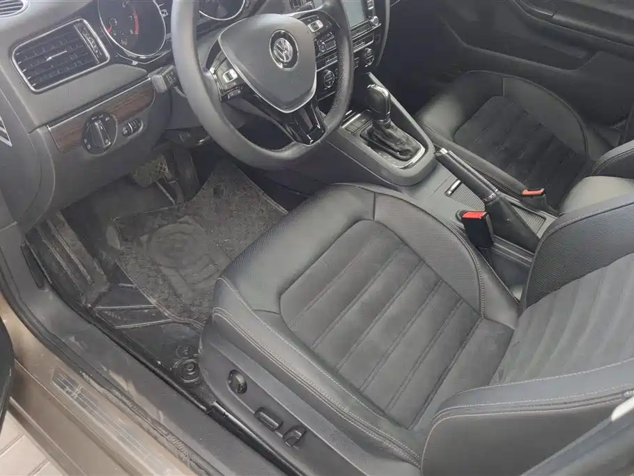 Volkswagen Sagitar 2015 230TSI Automatic Luxury фото 9