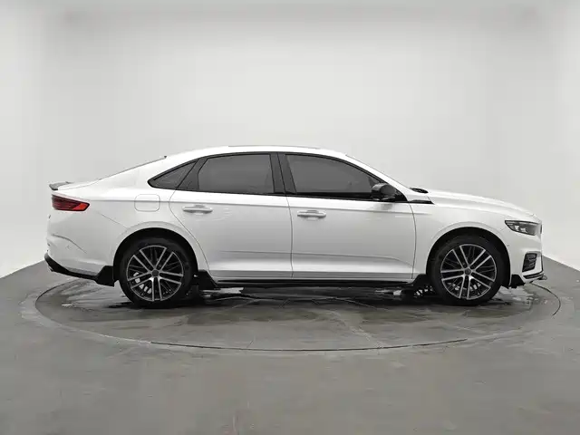 Фото 3 - Geely Preface