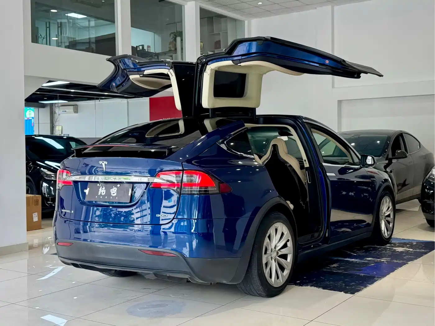 TESLA MODEL X