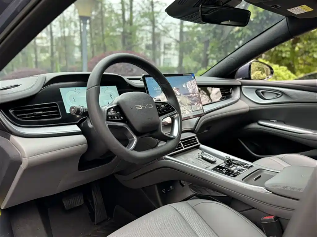 BYD Seal 2024 Glory Edition DM-i 1.5L 121km Luxury фото 21