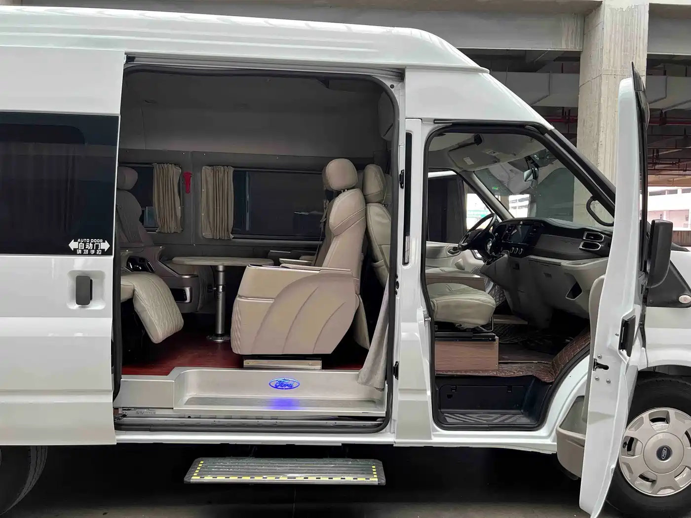 Ford New Generation Transit 2022 2.2T Manual Luxury Passenger Van Pro Medium Wheelbase 9-Seater Medium-High Roof фото 9